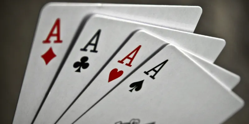 Cách xào bài gian lận để tăng cường lợi thế trong trò chơi