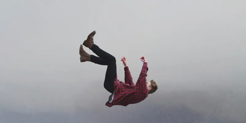 Giải mã các trường hợp mơ thấy bị rơi xuống và ý nghĩa liên quan